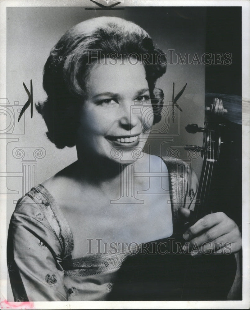 1965 Violinist - Historic Images