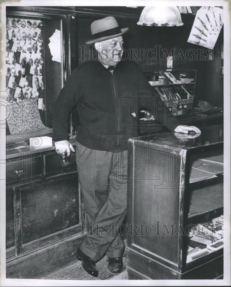 1961 Harry Glick Griswold Hotel Jeweler - Historic Images