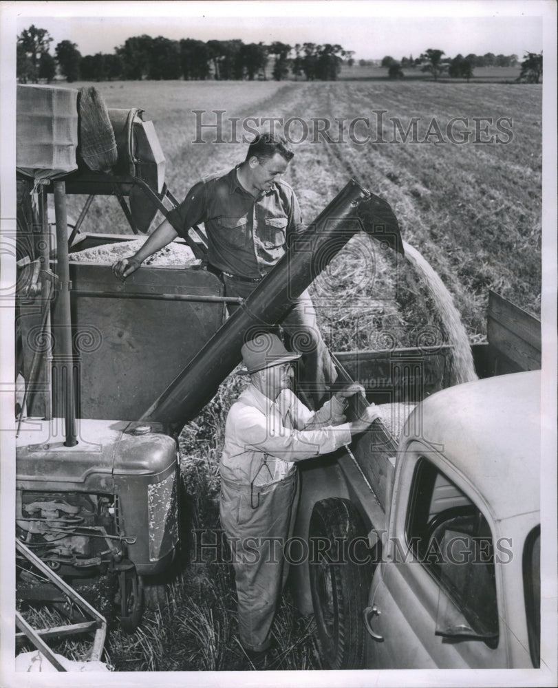 1952 Oats at 360 - Historic Images