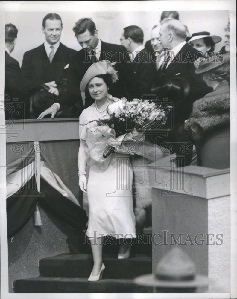 1939 Queen Elizabeth Trips Park - Historic Images