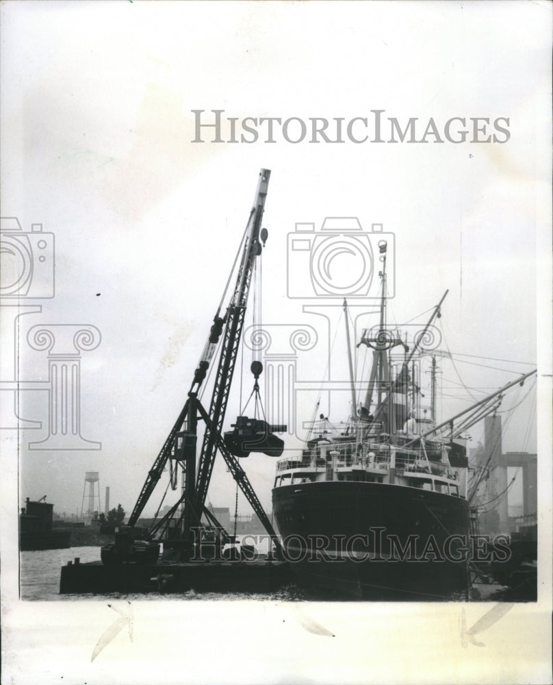 1963 Crane - Historic Images