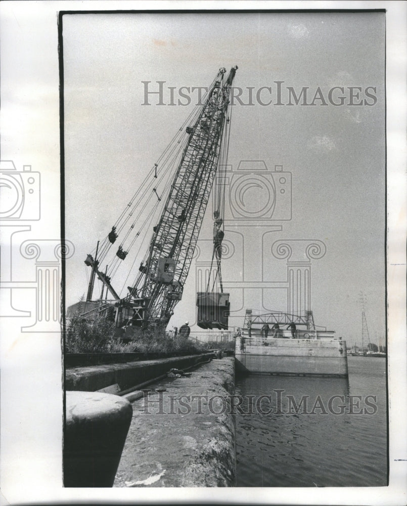 1975 Cranes  - Historic Images