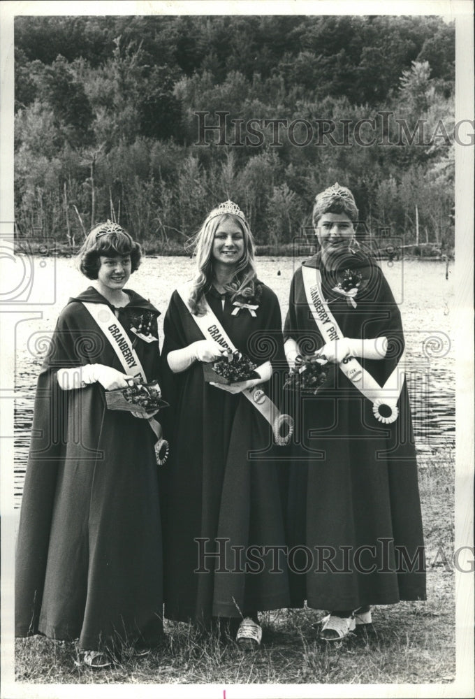 1978 Warrens Cranberry Festival Court - Historic Images