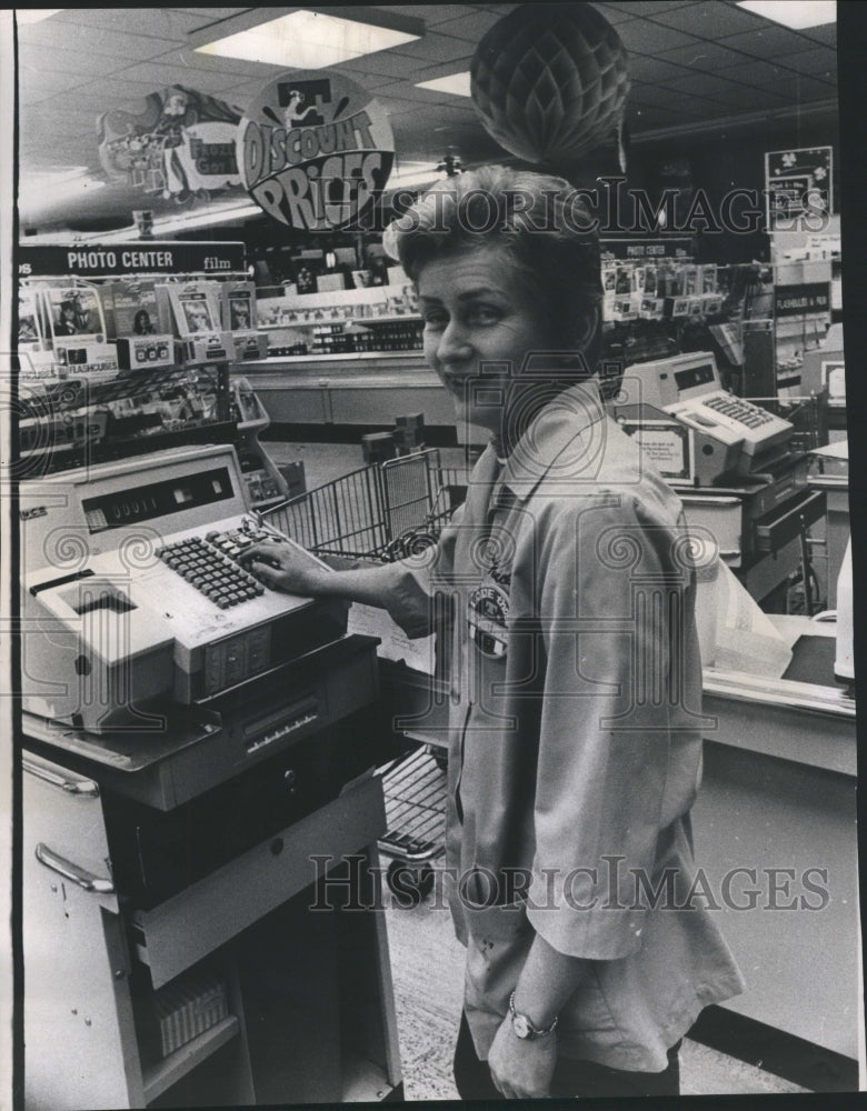 1971 Crest Hill Burglaries Clerk Thrift - Historic Images
