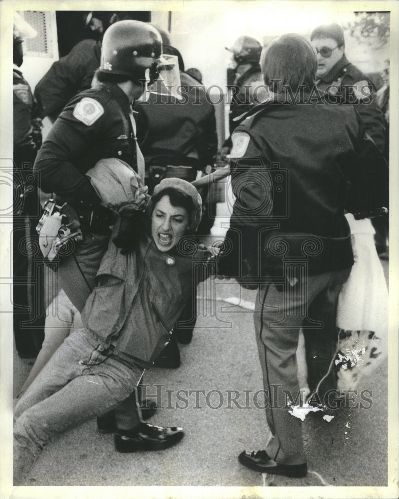 1984 Demostrator Dragged - Historic Images