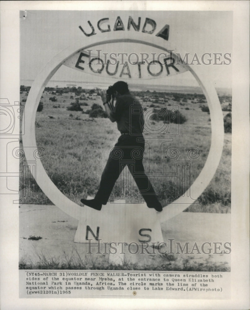 1963 Uganda Equator Tourist Uganda Africa-Historic Images