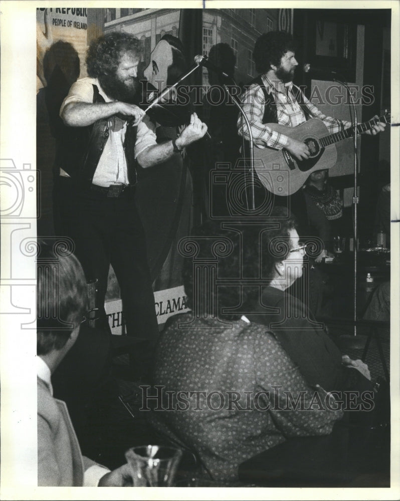 1983 Fiddlers Choice Irish Village - Historic Images