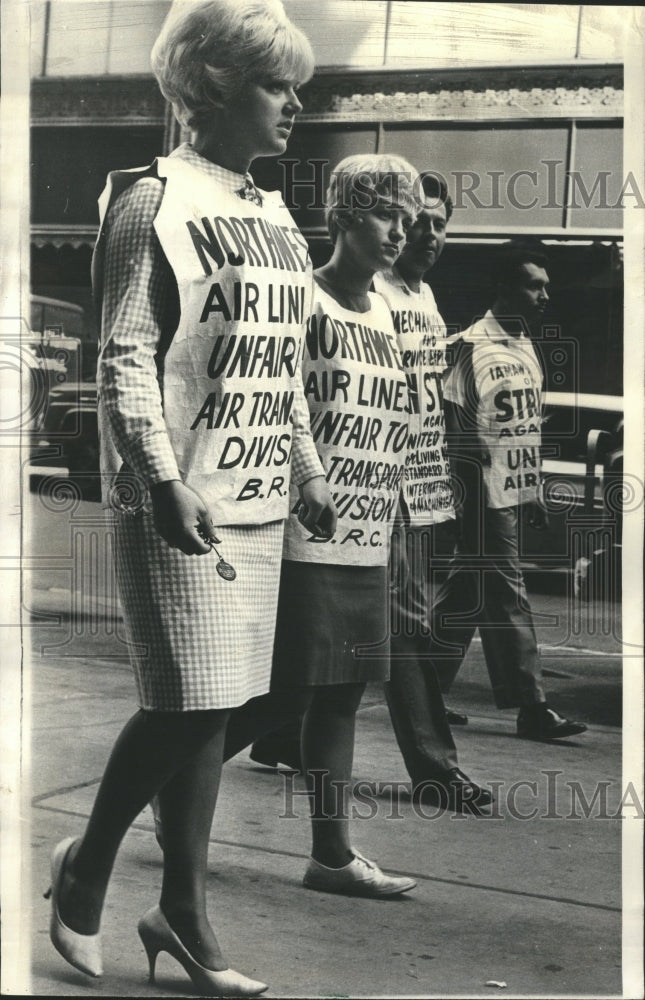 1966 Machinists Union Picketing - Historic Images