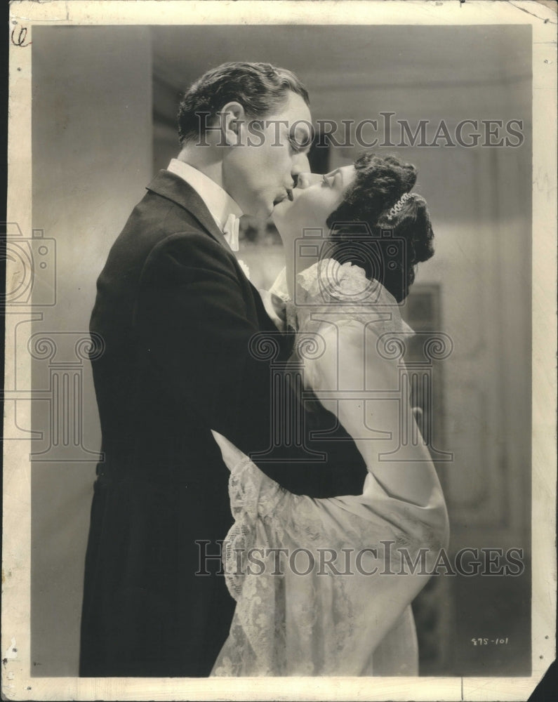  William Powell Luise Rainer Kissing - Historic Images
