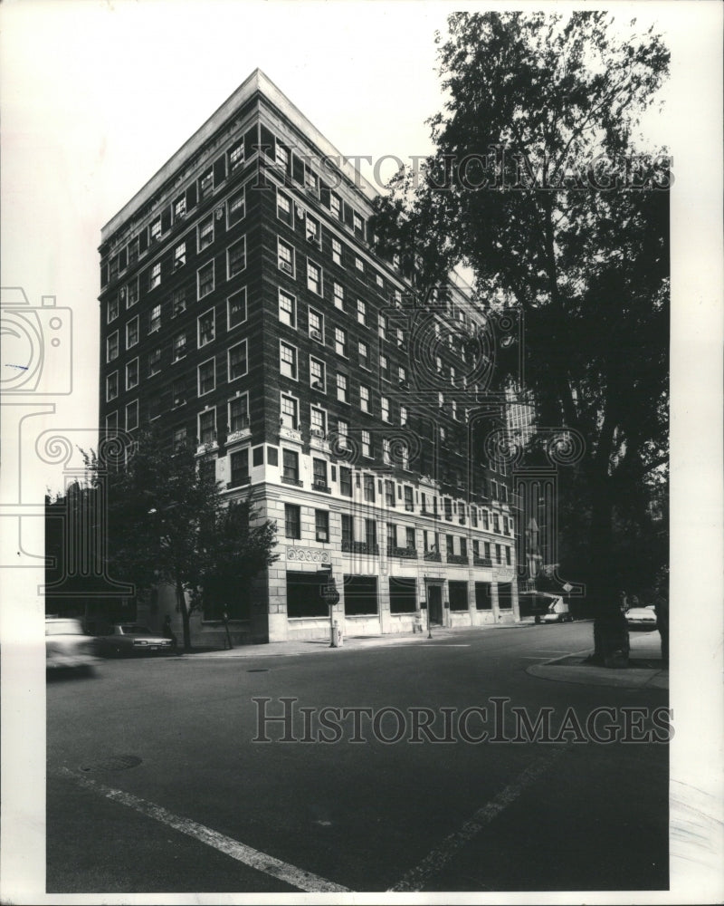 1977 Dr. Frank Churchill Hotel Chicago - Historic Images