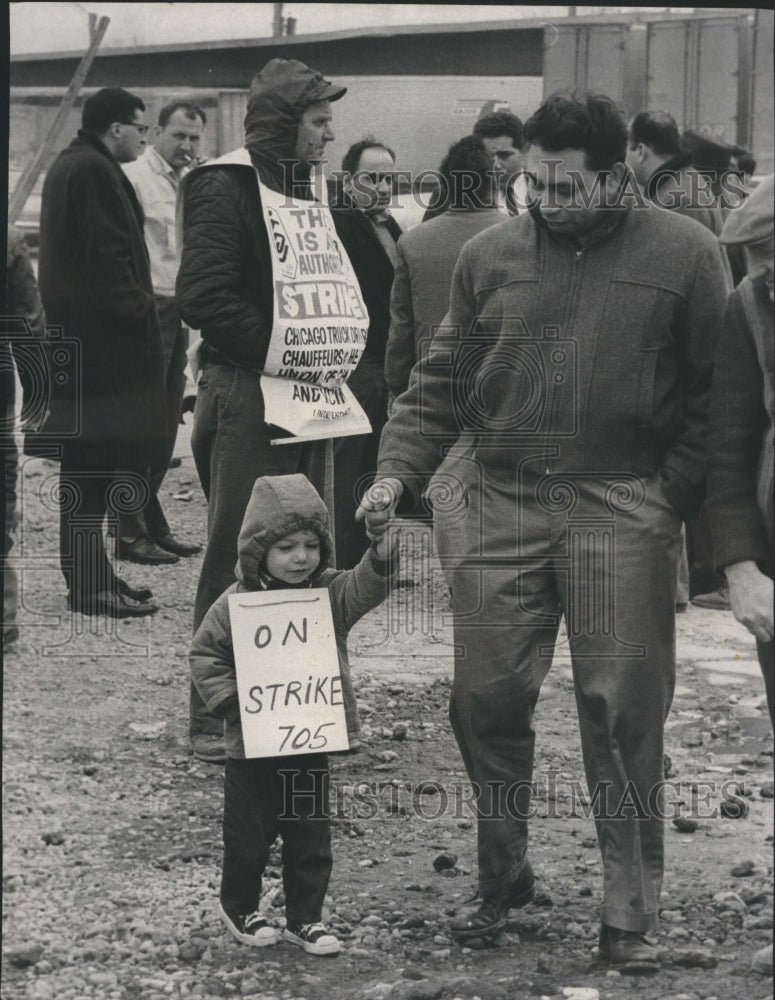 1967 Toddler pickets at Terminal Transport - Historic Images