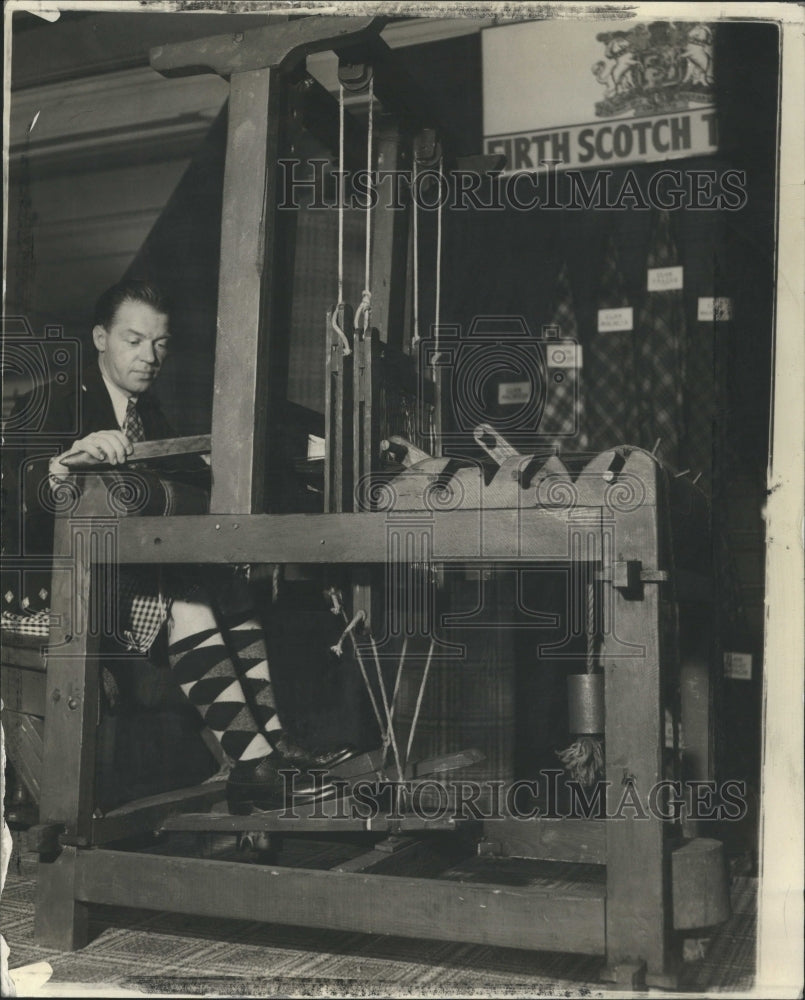 1935 Bobby Jackson Weaving - Historic Images