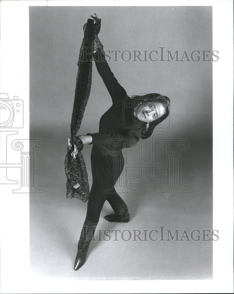 1991 Debra White Hunt dancer - Historic Images