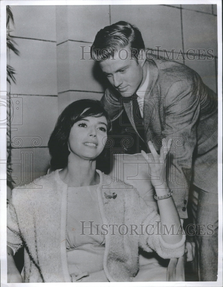 1968 Press Photo TV Scout Women Chair Men Coat Suit - Historic Images
