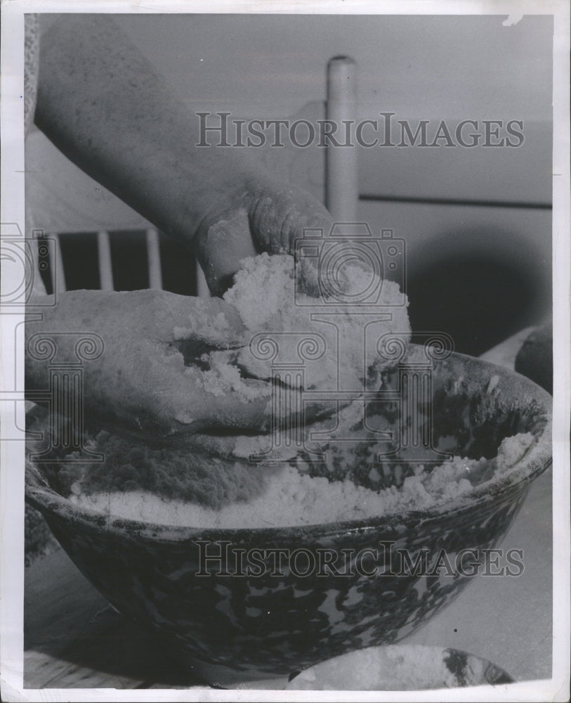 1941 Dough mashing for pastries - Historic Images