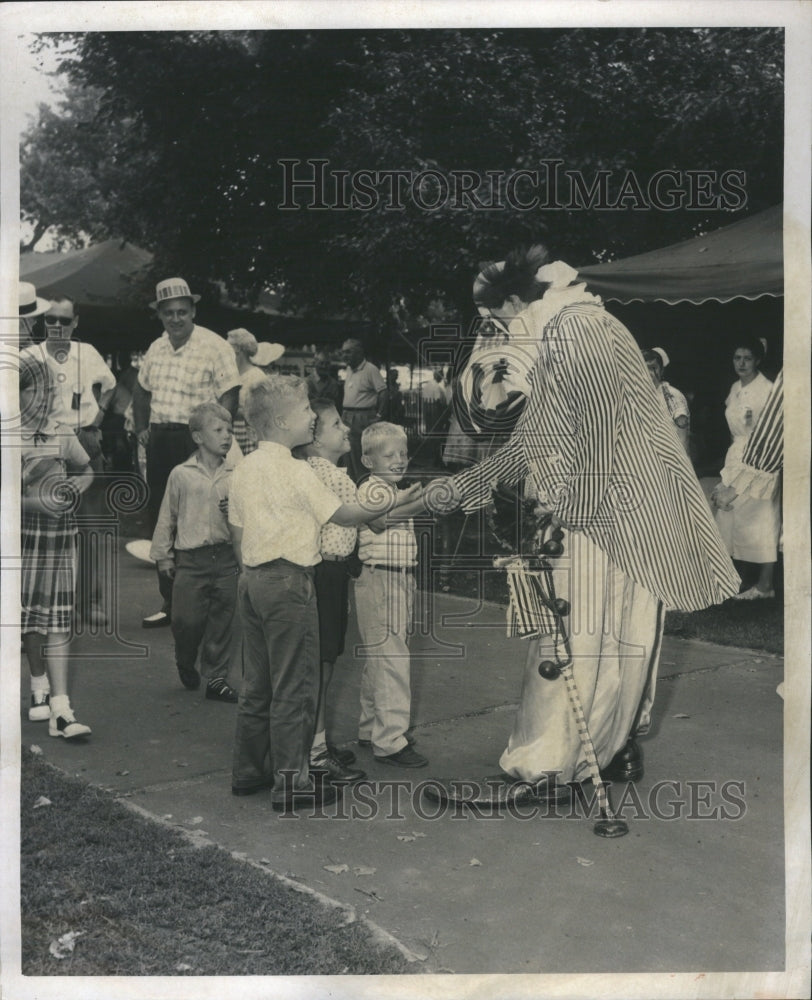 1959 Jumbo greets admirers at park picnic. - Historic Images