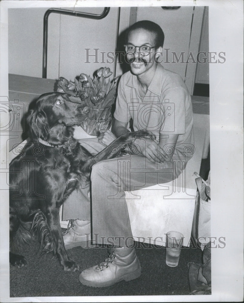 1977 Claude Payne Floweres Setting Man Dog - Historic Images