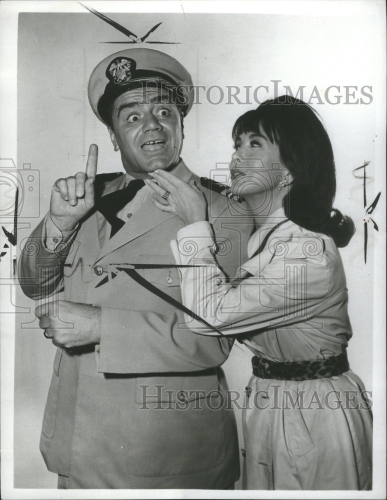 1964 Ernest Borgnine &amp; Girl Cummings - Historic Images