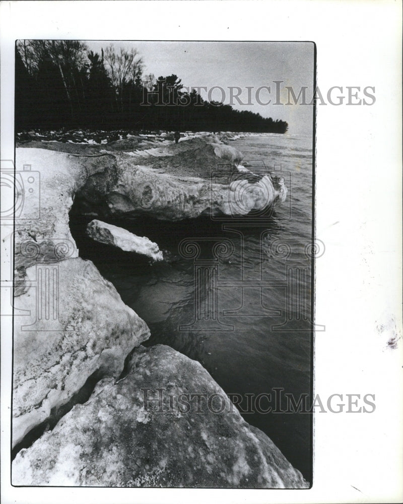 1983 Winter Michigan Water River Mountain - Historic Images