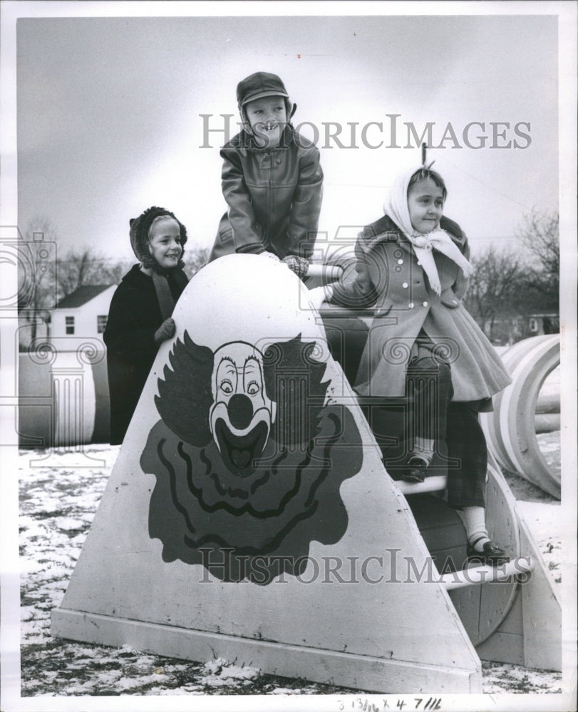 1962 Winter Child Donna Rae Bui Feird Thom - Historic Images