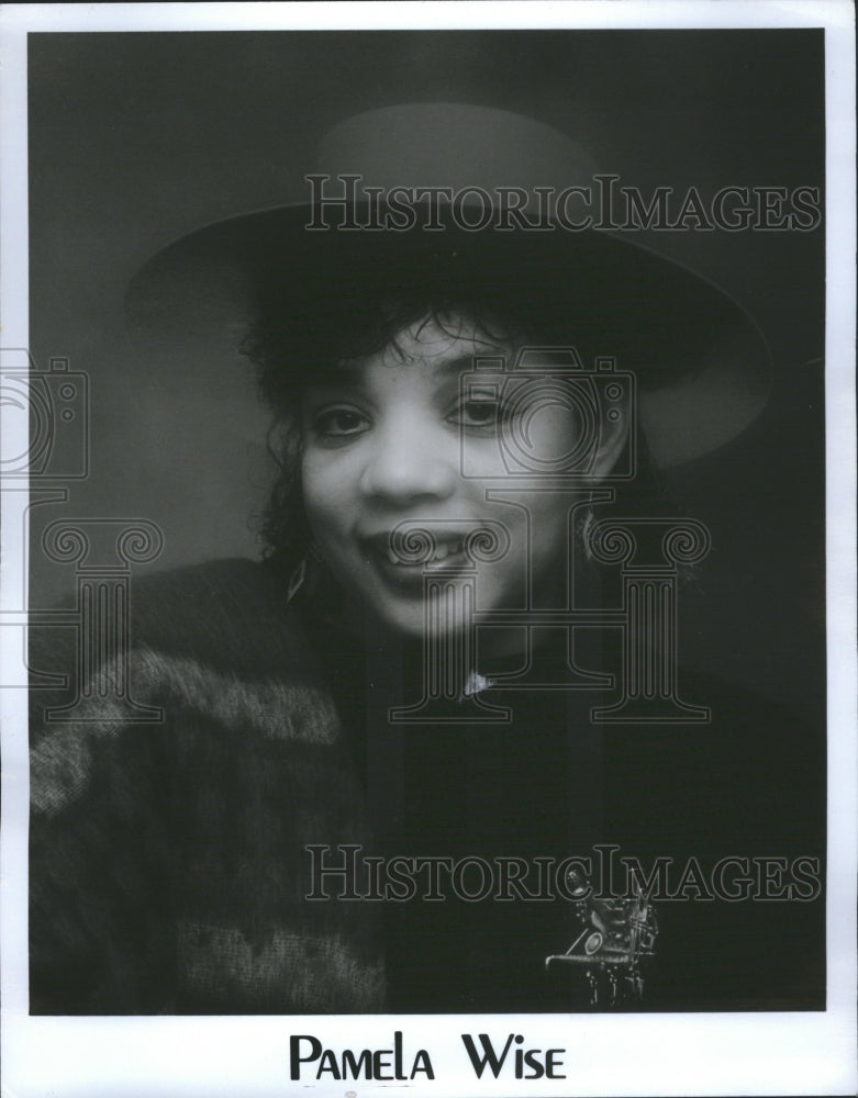 1994 Pamela Wise Singer - Historic Images