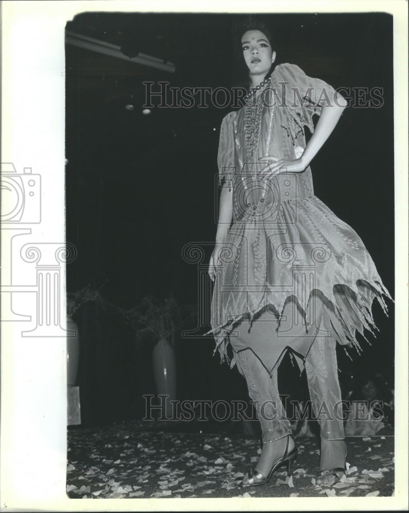 1985 Zandra Rhodes Runway Show Model - Historic Images