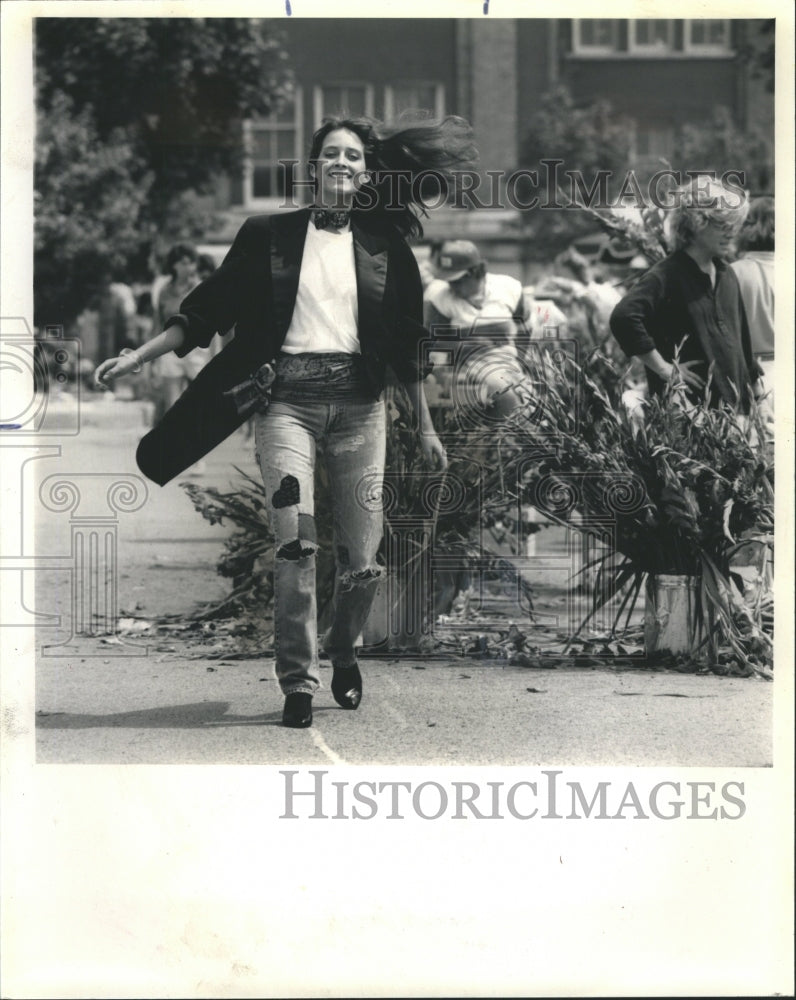 1985 Katrina Lace Scarf Wrist Wears Pearl - Historic Images