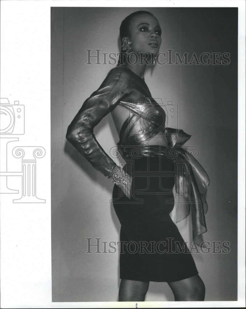 1988 Press Photo Geoffrey Beene fashions - Historic Images