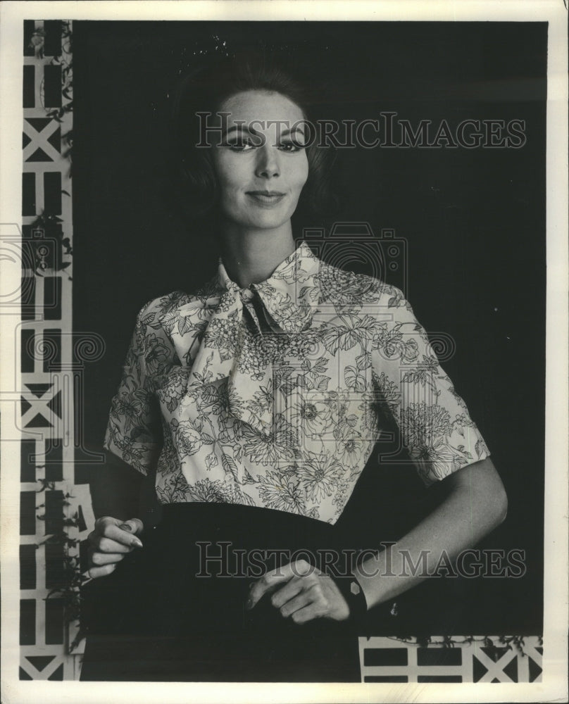 1964 Flower designed blouse - Historic Images