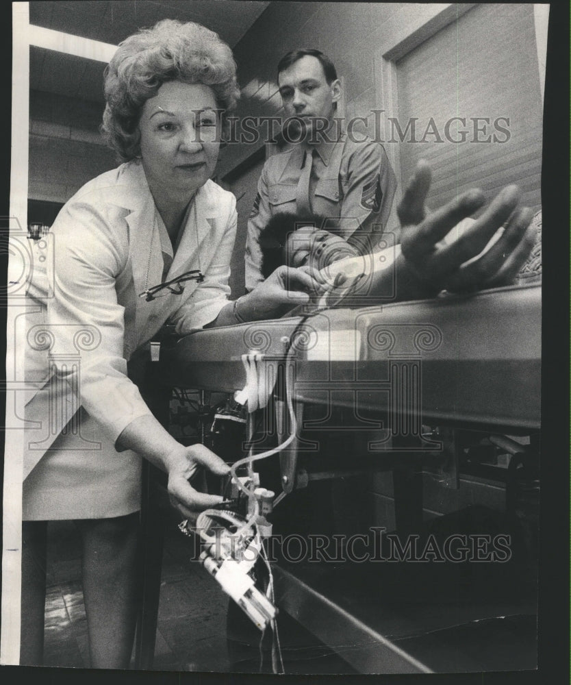 1977 Donating blood to hospital - Historic Images