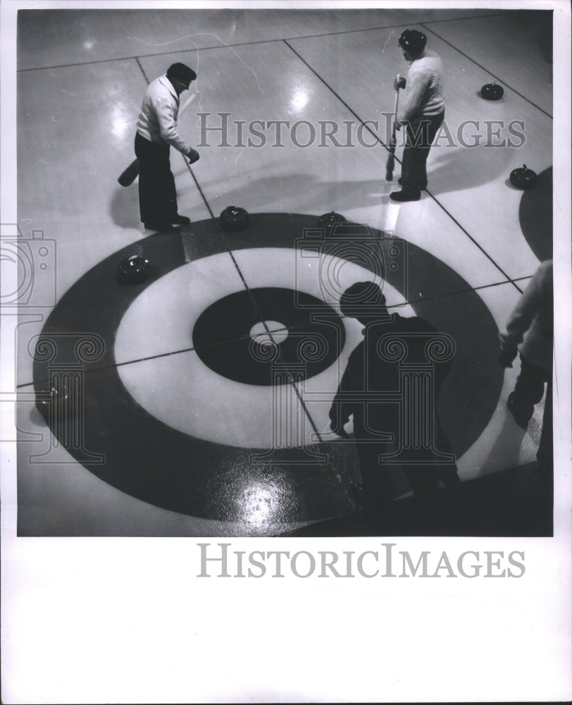 1963 Black Bounded Piece Large Circle White - Historic Images
