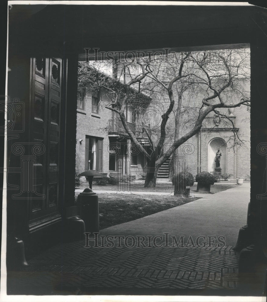 1964 Green Tree Shade Courtyard Astor Court - Historic Images