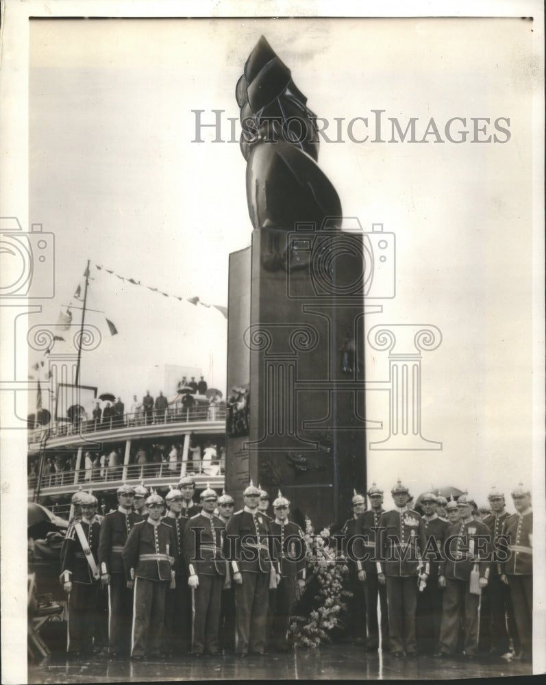 1938 Sweden Monument at Willing ton - Historic Images