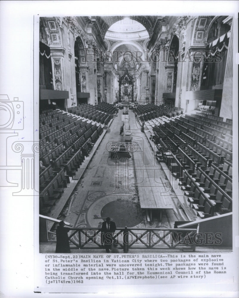 1962 interior of St. Peter's Basilica - Historic Images