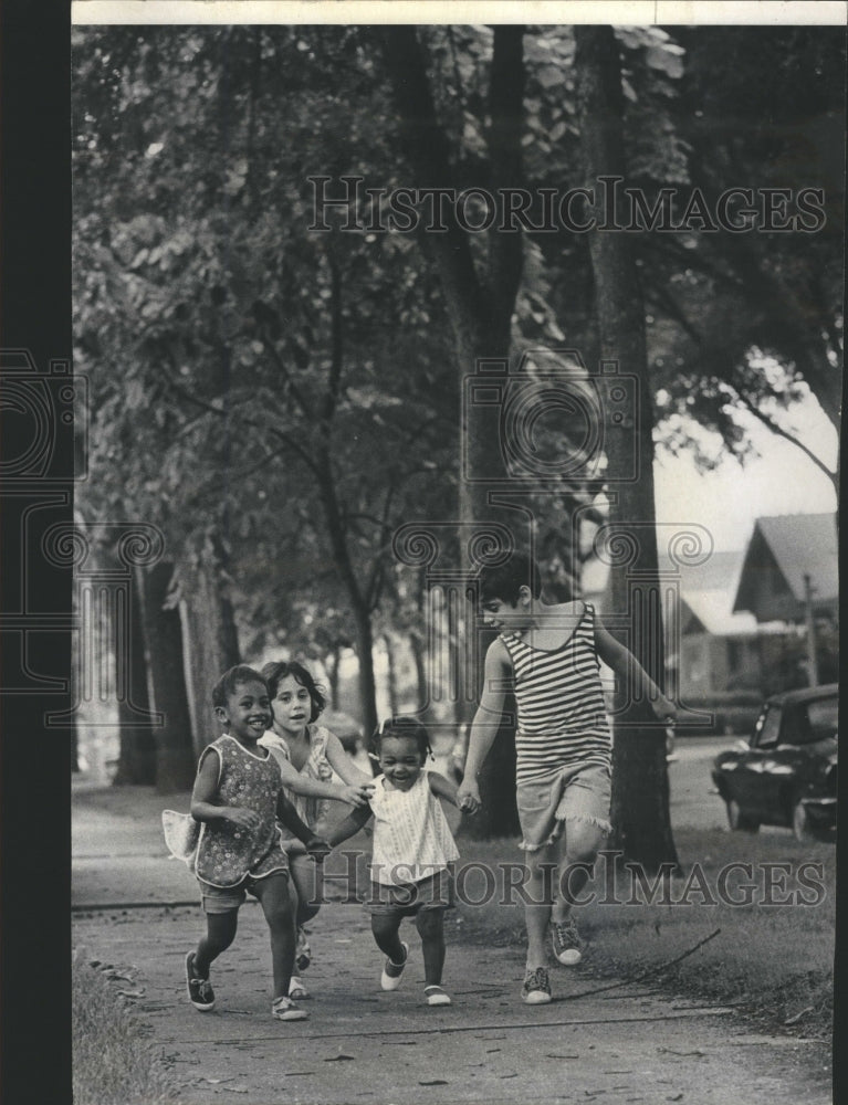 1973  Negroes Children Oak Parks White - Historic Images