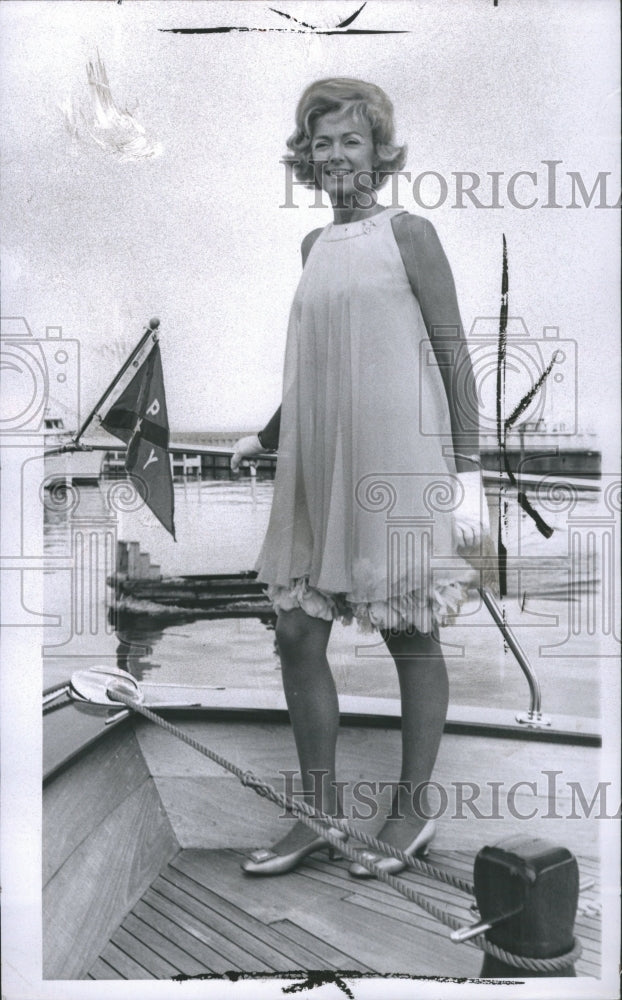 1967 Mrs James Gagne Womens Fashion - Historic Images