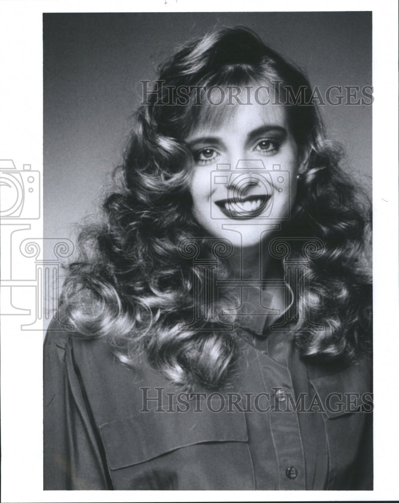 1990&#39;s Hair Styles with Curls - Historic Images