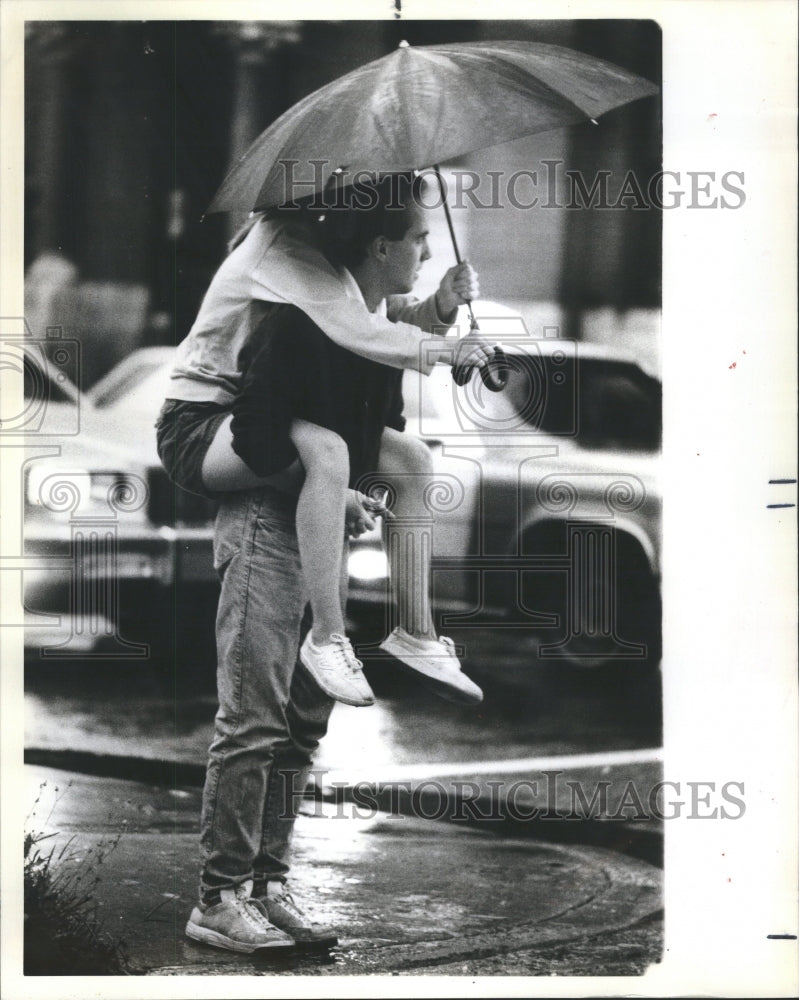 1983 Chicago Couple In Rain Share Umbrella - Historic Images