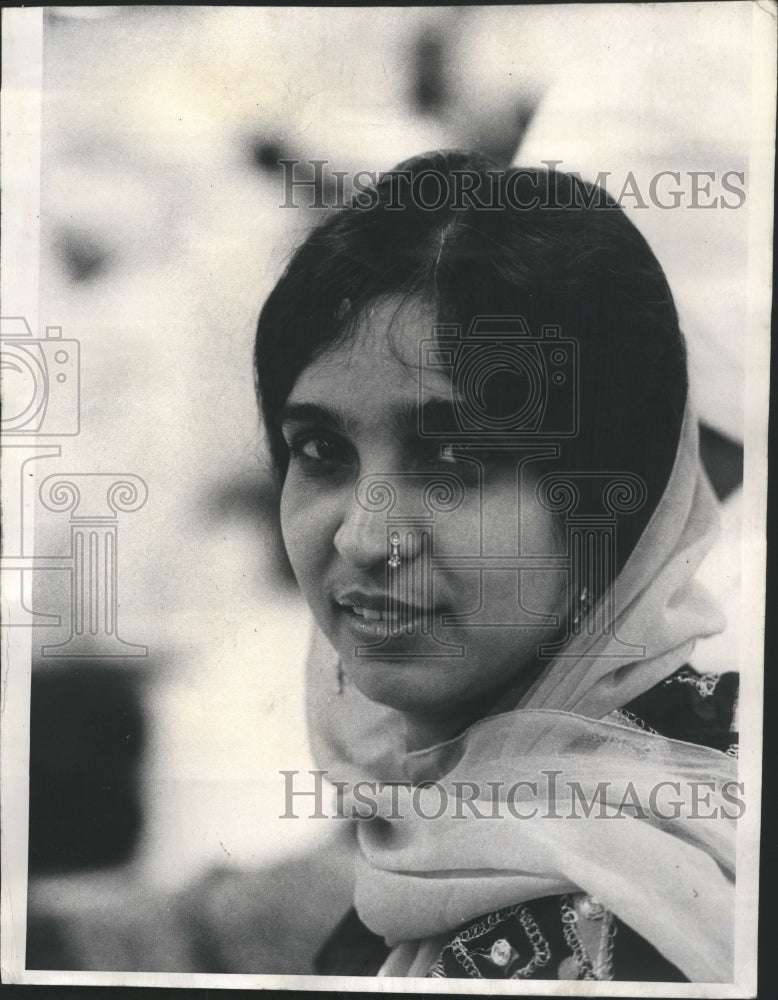 1975 Muslim Woman Eid Ul-Adha - Historic Images