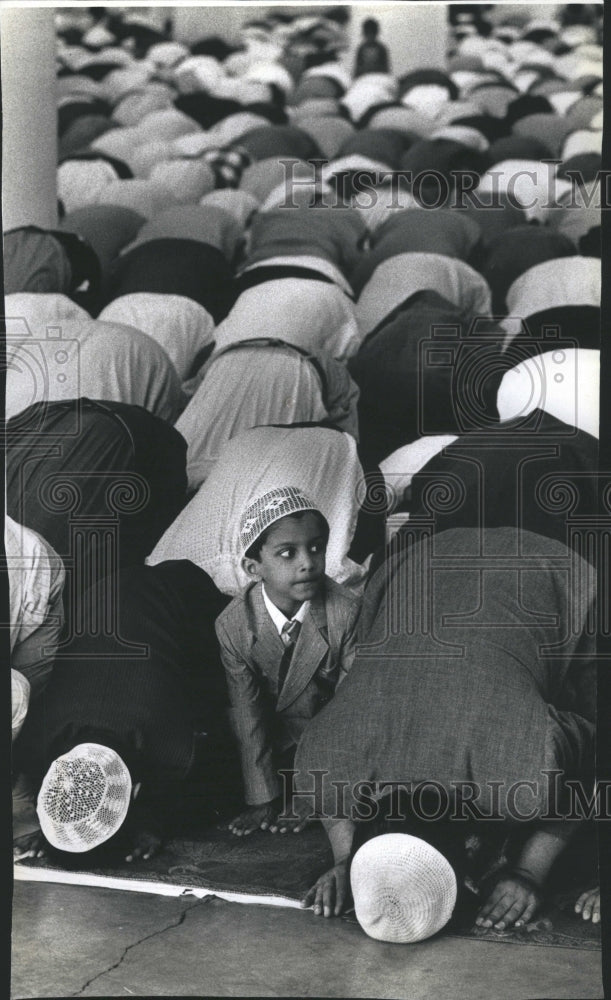 1990 Islamic Boy in Prayer The Eid - Historic Images