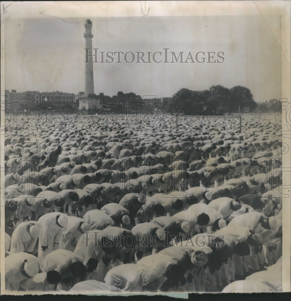 1958 Muslim Prayer in Calcutta Maidan - Historic Images