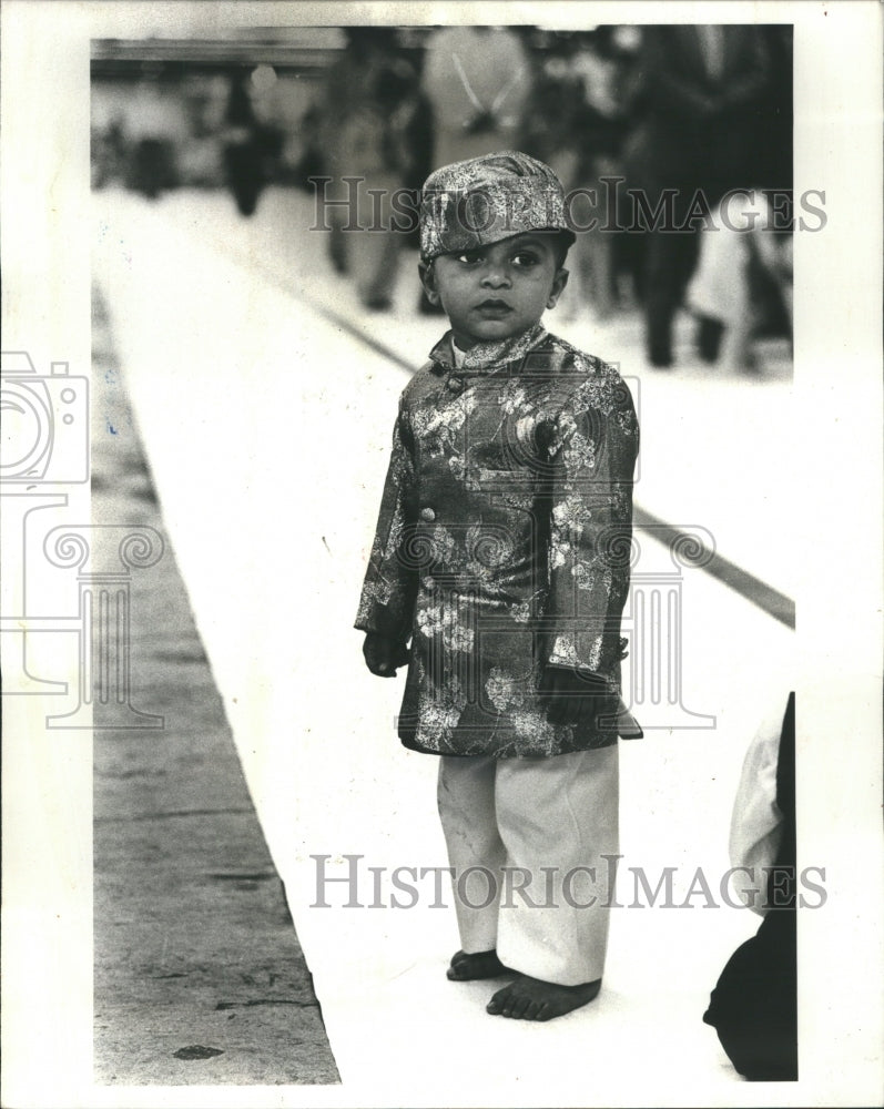 1979 Toddler dress up for Muslim Prayer - Historic Images