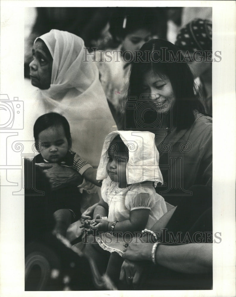 1979 Muslim Women and Children Prayer - Historic Images