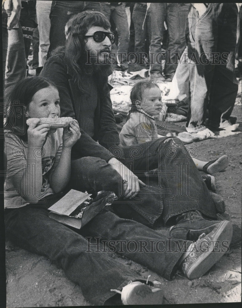 1972 Father and daughters listen to rock - Historic Images
