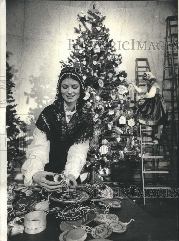 1977 Christmas Museum Science Industry - Historic Images
