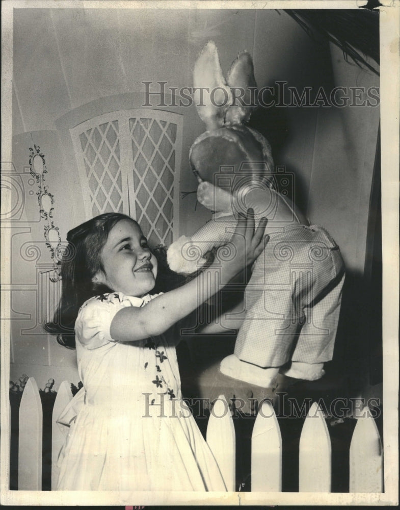 1963 Mrs. Frank Denby Allen Easter house Or - Historic Images
