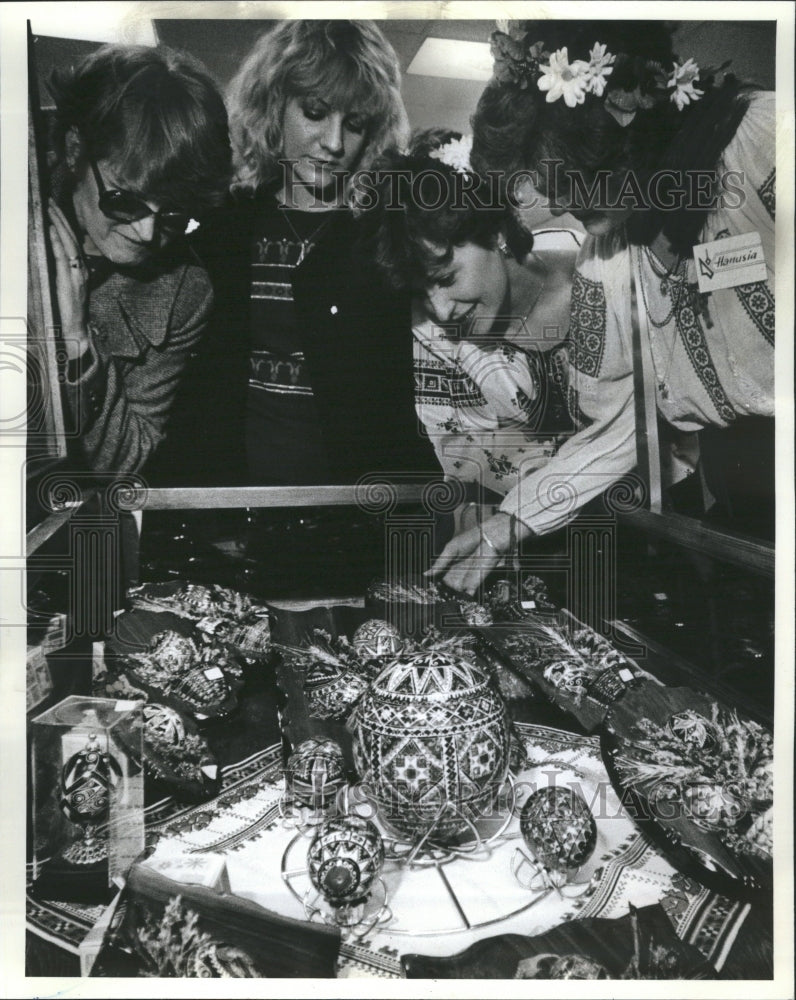 1983 Easter Eggs - Historic Images