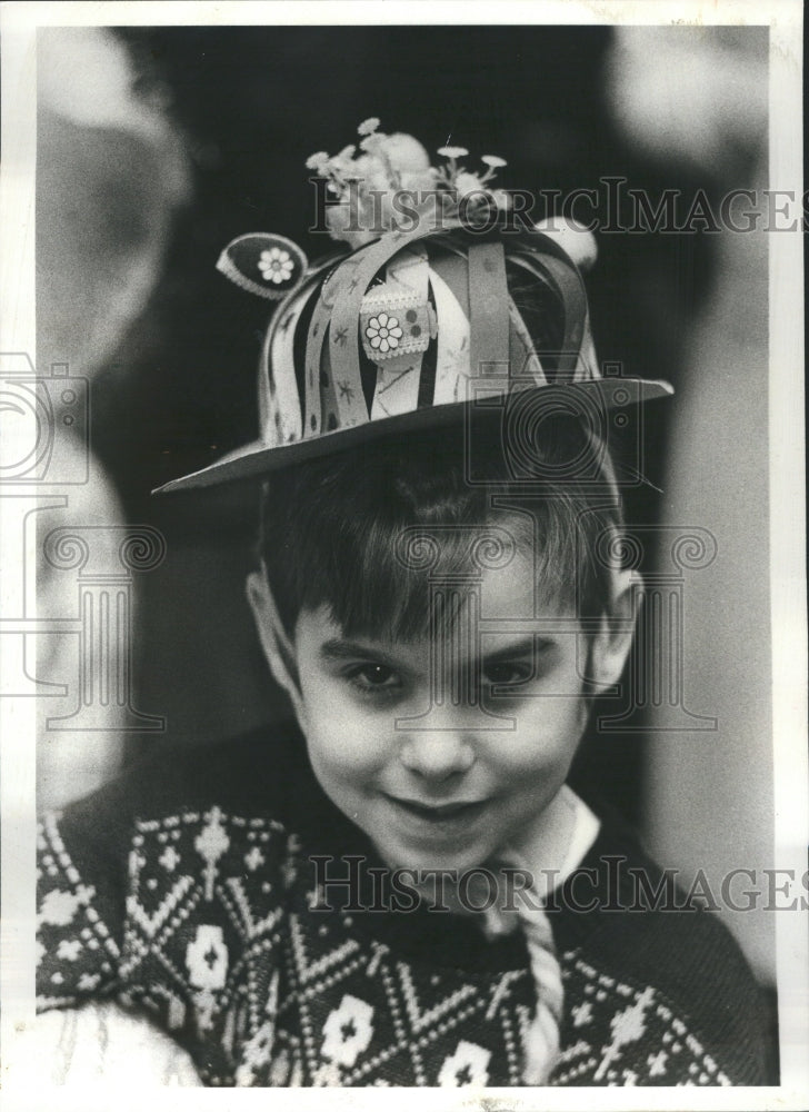 1980 Easter Bonnets Parade at Carson - Historic Images