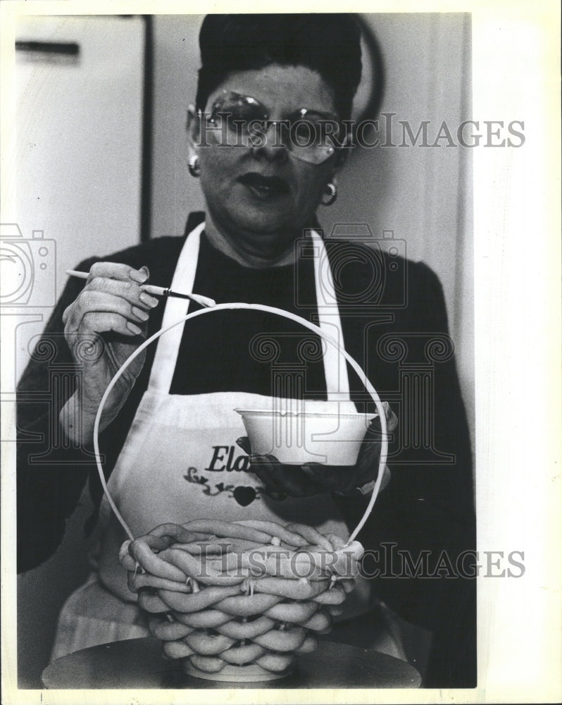 1984 Elaine Gonzalez Easter Basket Chocolat - Historic Images