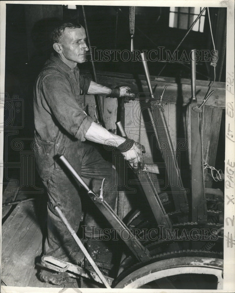 1939 Henry Lau Steam Grapple Stones - Historic Images